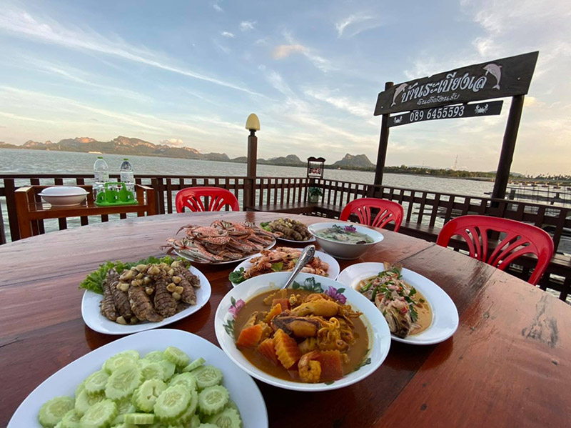 บ้านระเบียงเล โฮมสเตย์เกาะแรต