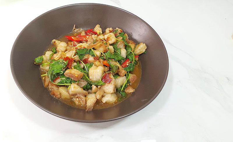 ผัดกะเพราเนื้อติดมัน พริกแห้ง