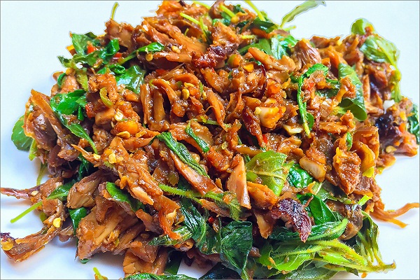 ผัดกะเพราคอเป็ดย่าง