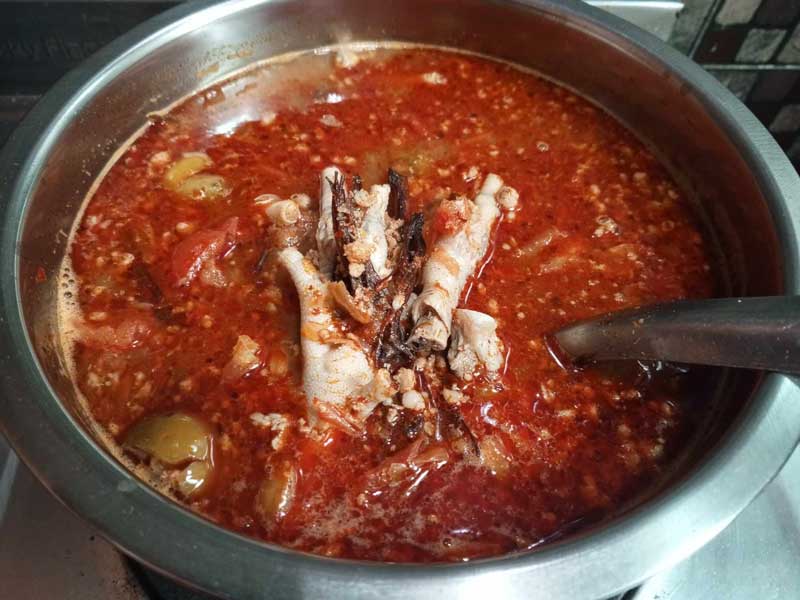 ขาไก่ในน้ำเงี้ยว
