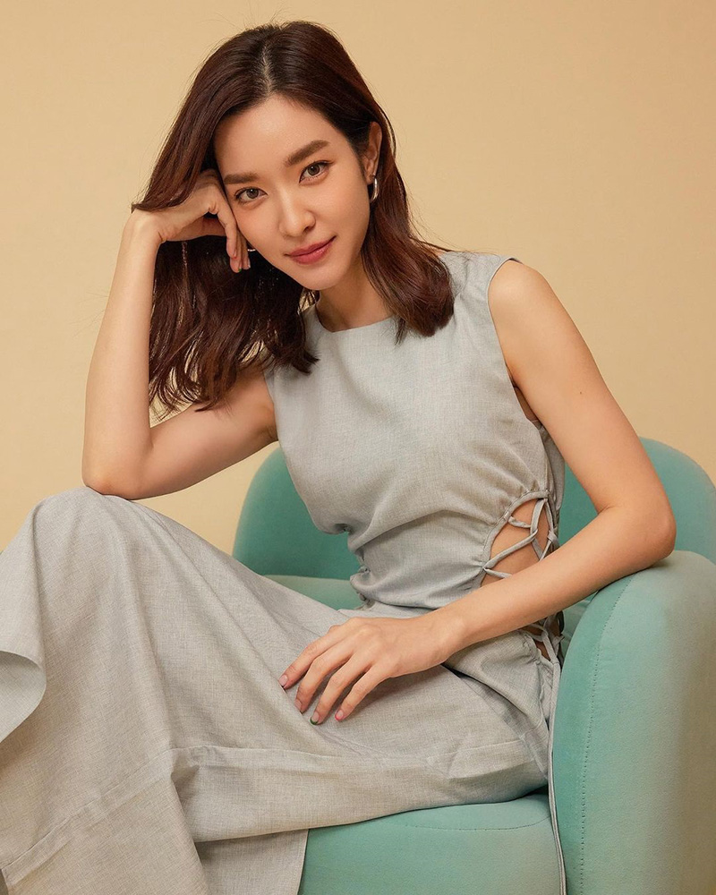 โม มนชนก 