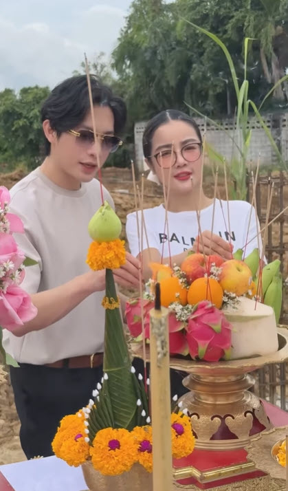 กระแต อาร์สยาม ควง โตชิ จิรทีปต์ เปิดโรงงานใหม่ สวย รวย และเก่งมาก  