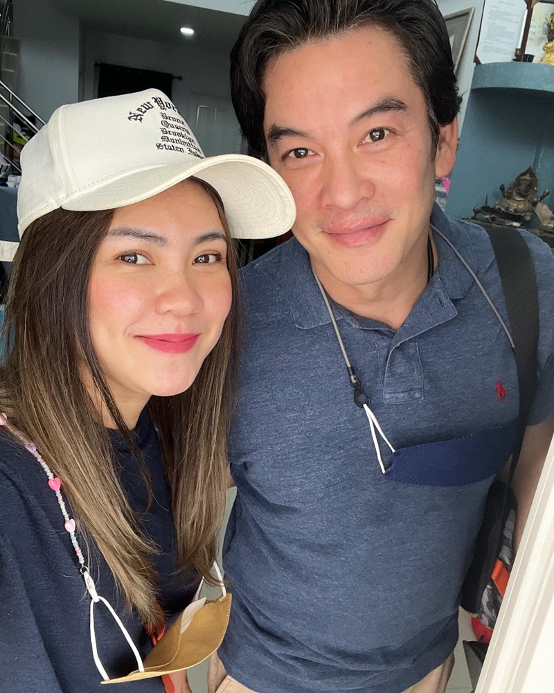 ชาคริต แย้มนาม