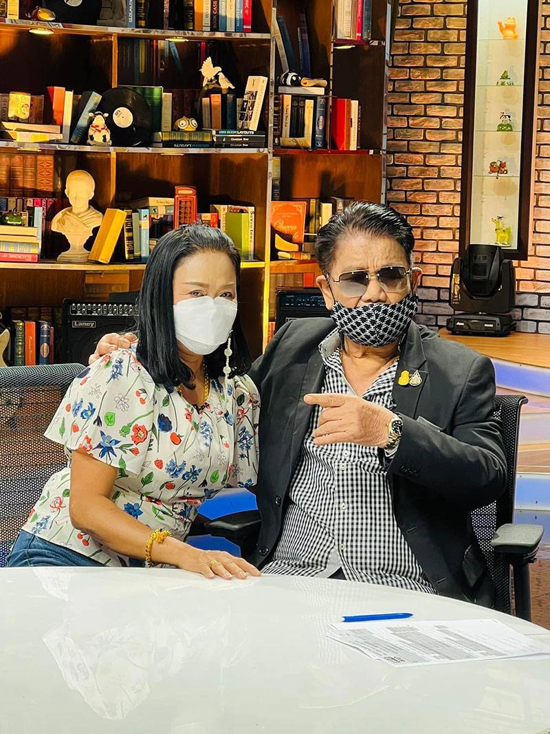 ครูชลธี ธารทอง