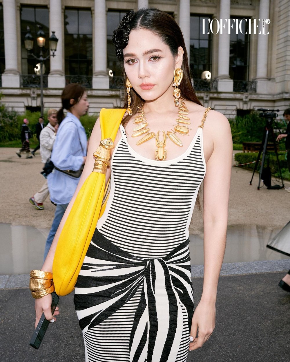 ชมพู่ อารยา เสิร์ฟลุคใหม่นำเทรนด์ เมนต์สนั่นกระเป๋าแม่โคฟเข้าพรรษา