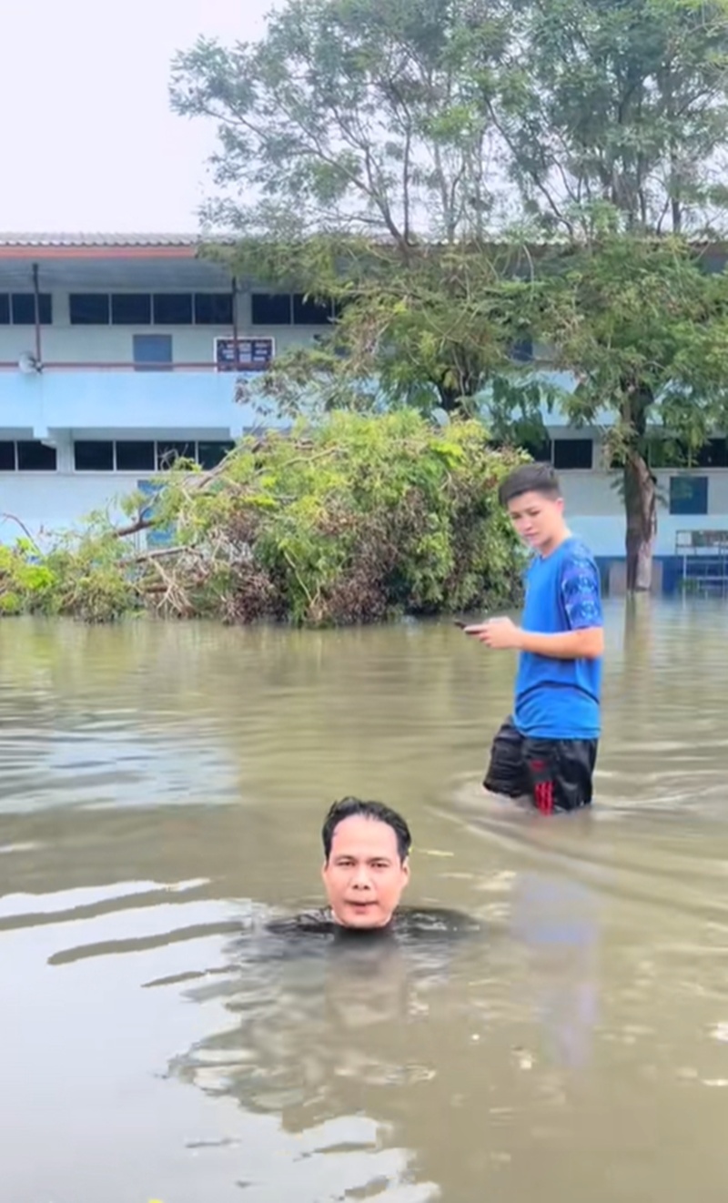 โรงเรียนน้ำท่วม