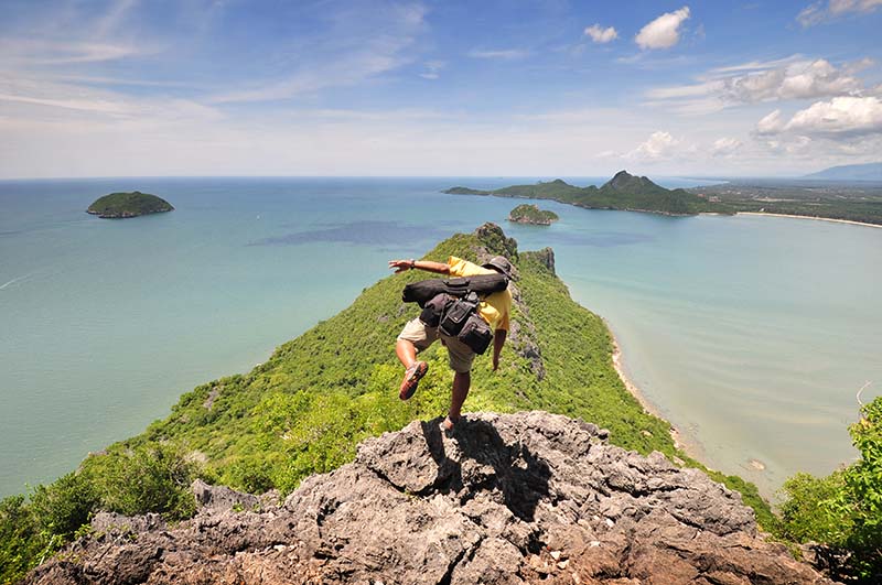 เขาล้อมหมวก อ่าวมะนาว