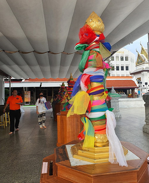 ผ้า 3 สีสักการะ บูชา ศาลหลักเมือง กรุงเทพมหานคร