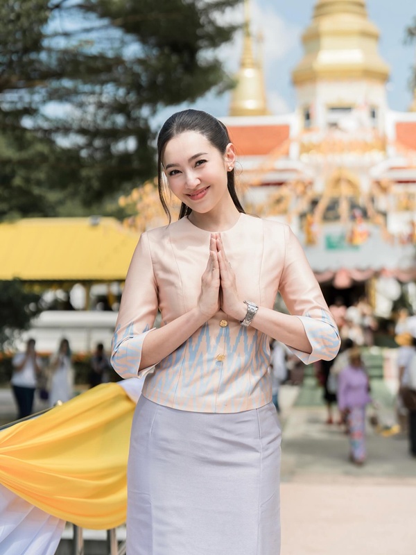 เบลล่า ราณี แจงดราม่าถูกชาวเน็ตติง ทำไมต้องมีคนกางร่มให้