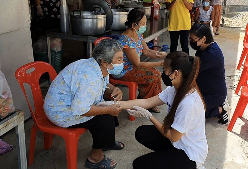 นก - อาบี