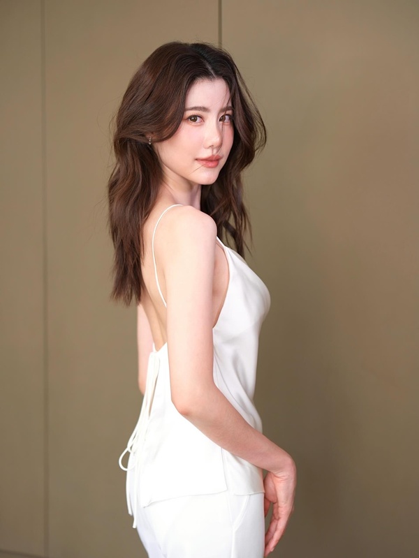 เอสเธอร์ สุปรีย์ลีลา สวมชุดเจ้าสาวสวยละมุน