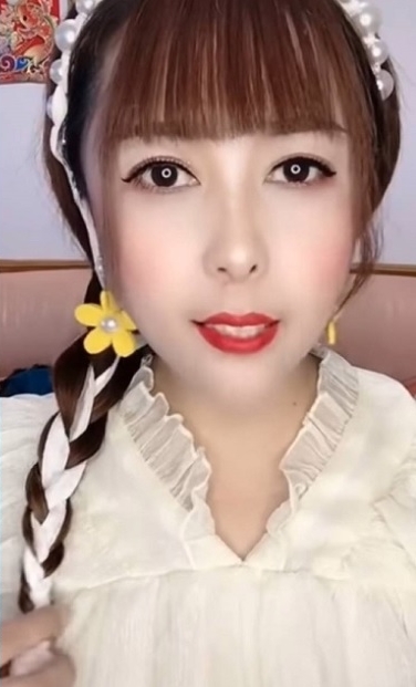 สาวจีนแต่งหน้า