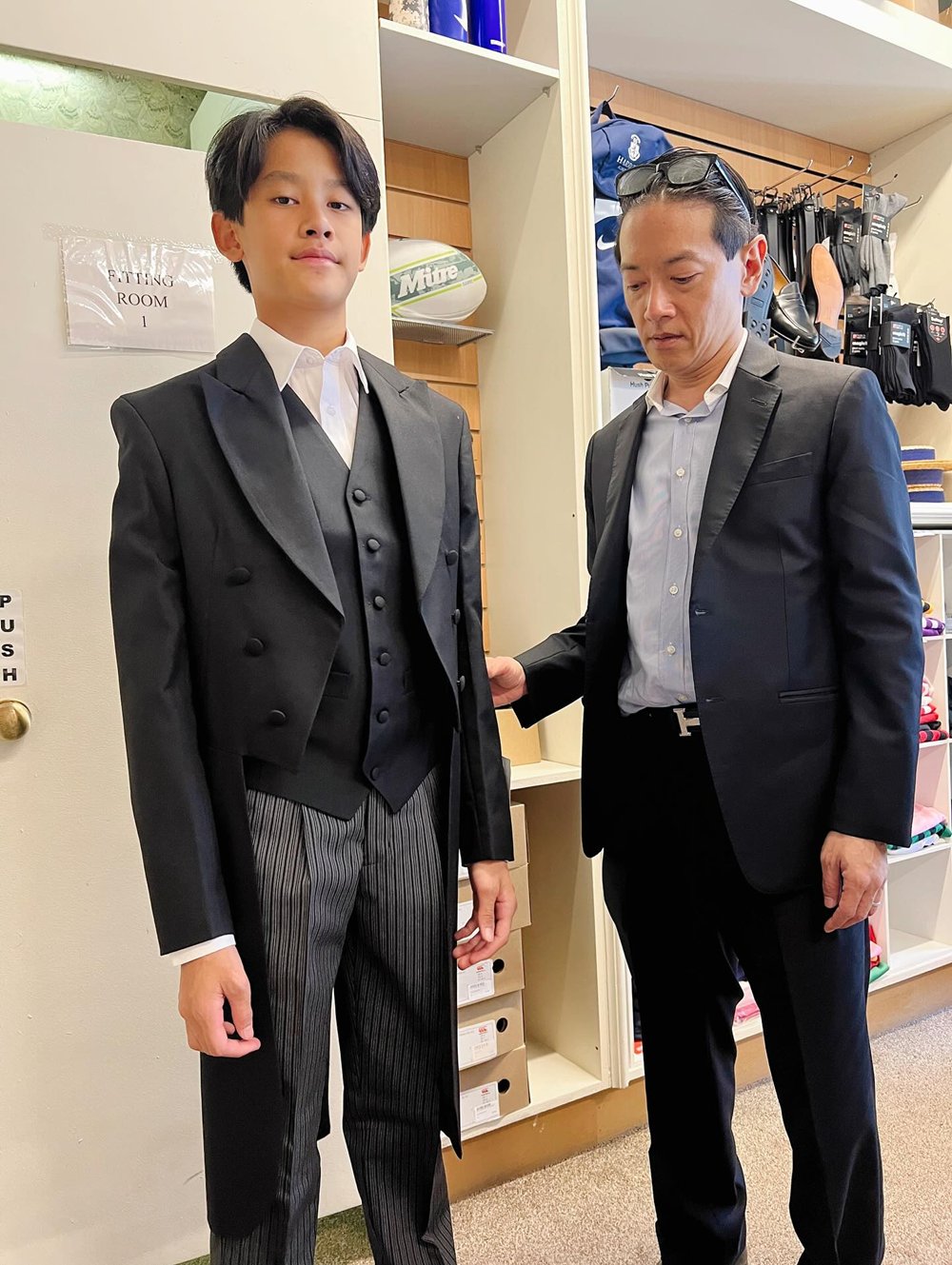 น้องนพ ลูกชาย นาเดีย โสณกุล บินเรียนต่อ Harrow อังกฤษ ลองยูนิฟอร์มหล่อเท่สมฐานะ 