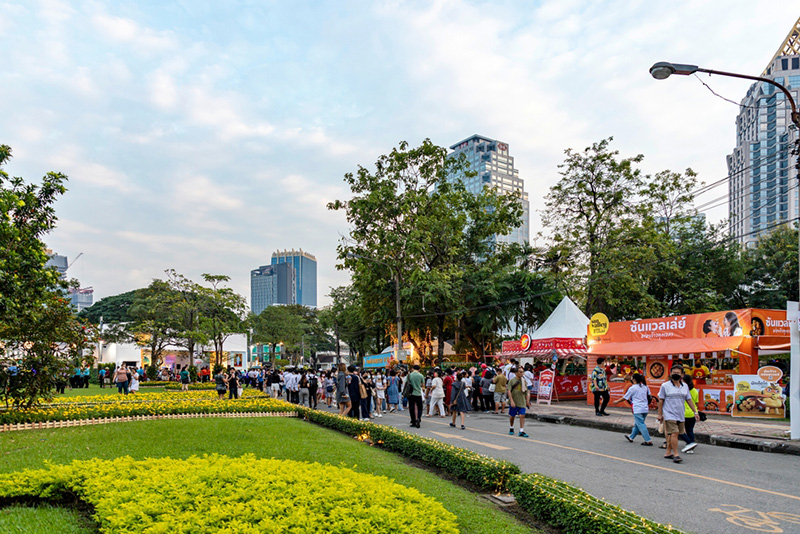 บรรยากาศตอนกลางวัน งานกาชาด ปี 2565