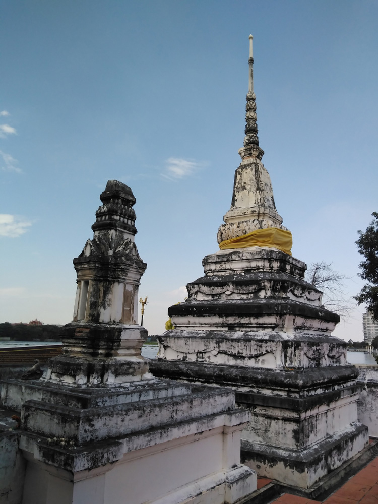 พุทธสถานเชิงท่า-หน้าโบสถ์