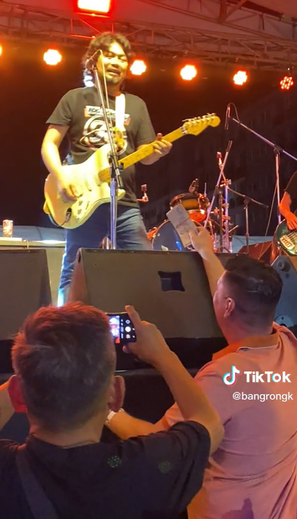 เสก โลโซ 