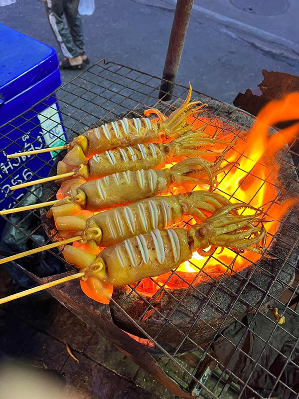 ร้านปลาหมึกย่าง
