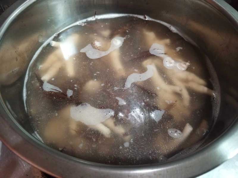 ต้มตีนไก่