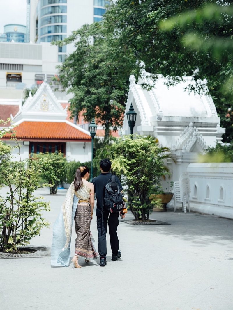ดิว อริสรา สวมชุดไทย ควง วู้ดดี้ ล่ำซำ ทำบุญ เผยรูปคู่ครั้งแรก เหมาะสมกันสุด ๆ