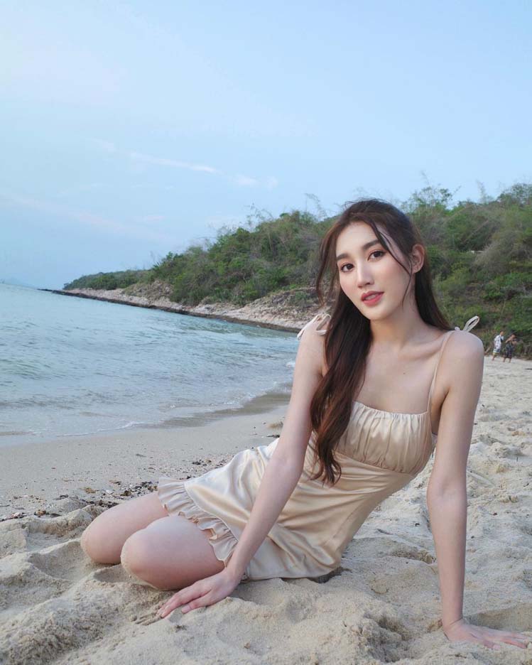 เบส รักษ์วนีย์