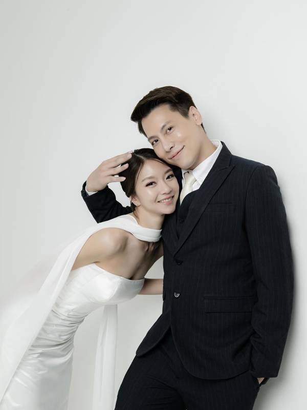 น พีชญา ควง เคลวิน ร่วมยินดีน้องชายแต่งงาน 