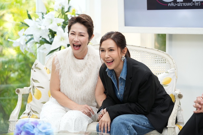 จอย T-Skirt ยุ้ย ปัทมวรรณ ในรายการ Club Friday Show