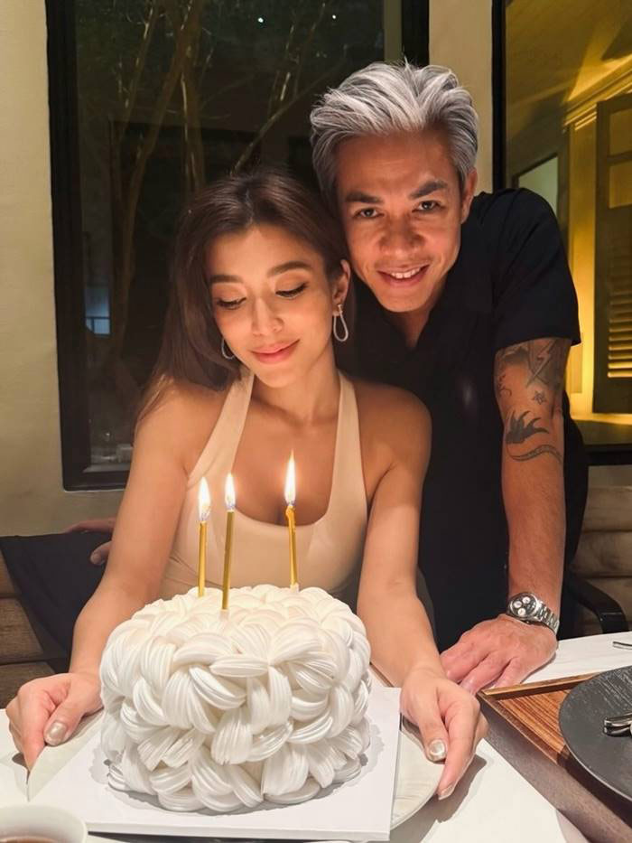 HBD  เอมมี่ มรกต  อายุครบ 42 ปี 