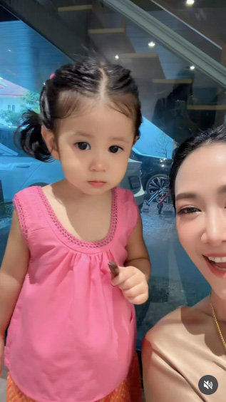 น้องพราวตะวัน ลูกสาว ยุ้ย จีรนันท์ ธันน์ ธนากร