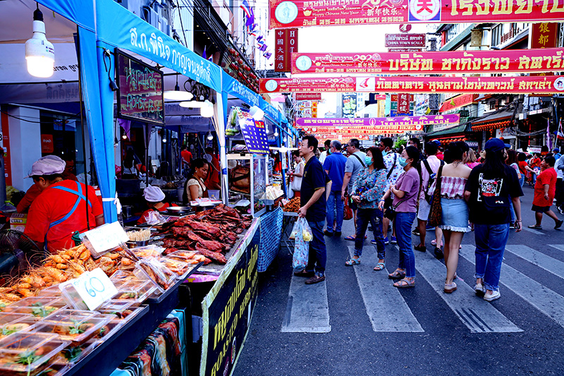 Street Food ที่เต็มไปด้วยอาหารการกิน ถือเป็นอีกหนึ่งไฮไลท์ของ งานตรุษจีนถนนเยาวราช
