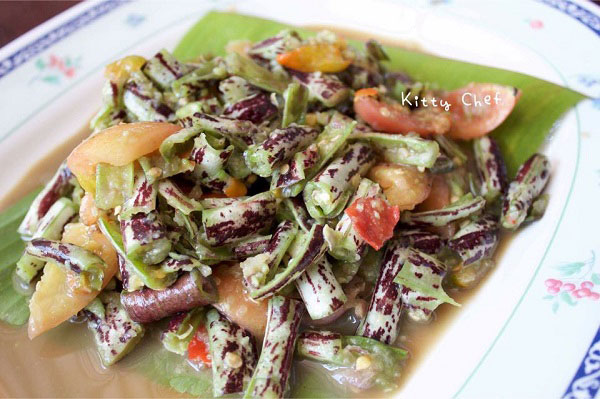 ส้มตำถั่วฝักยาวลายเสือ