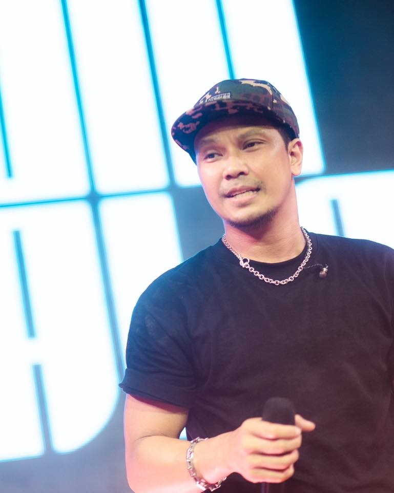 หนุ่ม กะลา