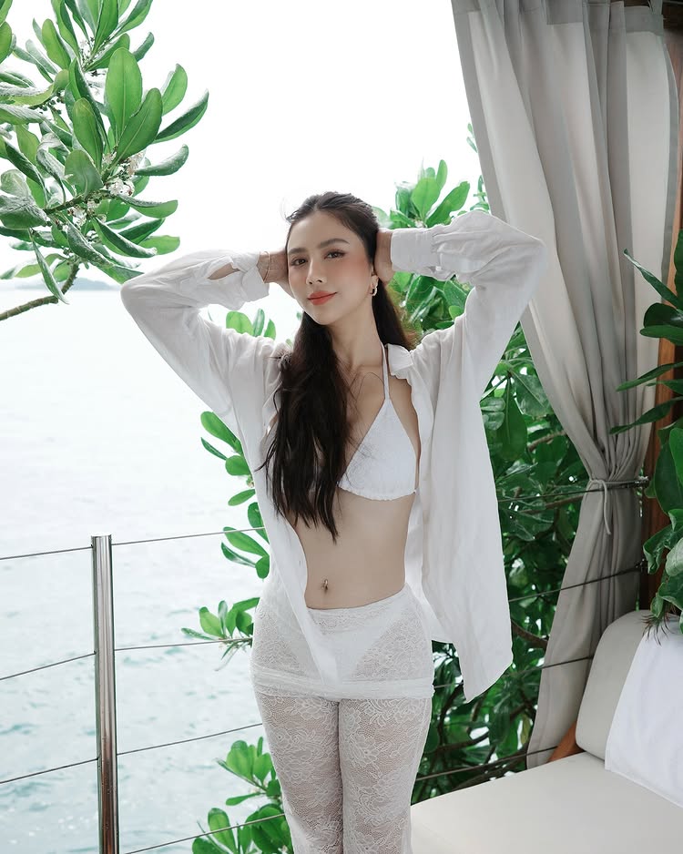 กุ๊กกิ๊ก กชกร นางเอกจักร ๆ วงศ์ ๆ เสิร์ฟบิกินี่