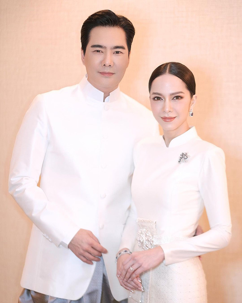 เคลลี่ ควง พลอยไพลิน เข้าพิธีแต่งงาน