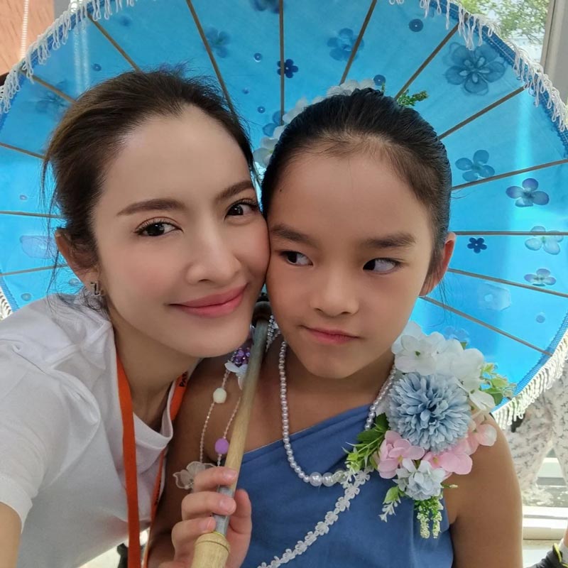 น้องปีใหม่ แอฟ ทักษอร