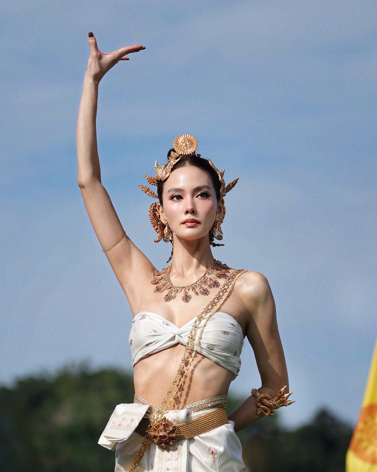  เจนี่ เทียนโพธิ์สุวรรณ ทำพิธีรำบวงสรวงพญานาค