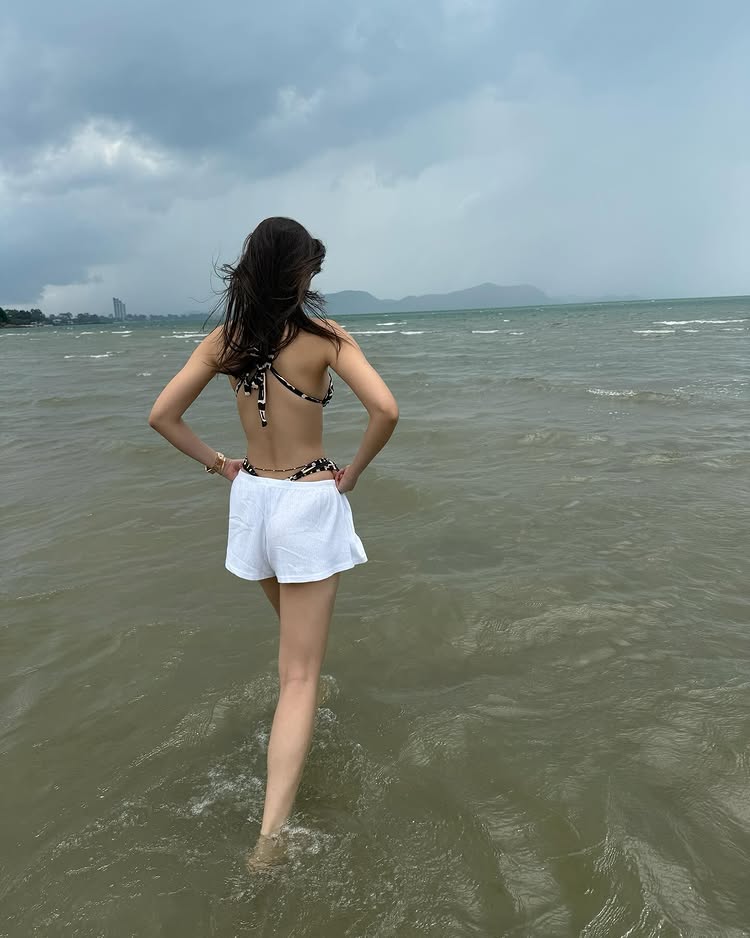 ญาญ่า อุรัสยา เปิดโหมดเซ็กซี่ในวันสงกรานต์ ใส่ทูพีซโชว์แซ่บ