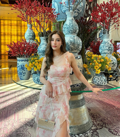 ชุดวาเลนไทน์ ส่อง 15 ไอเดียแฟชั่นสีชมพูจากคนดัง หวานฉ่ำพร้อมไปเดต