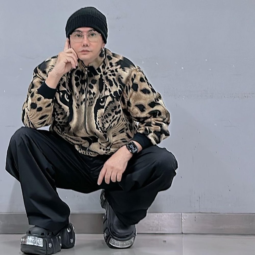 พชร์ อานนท์