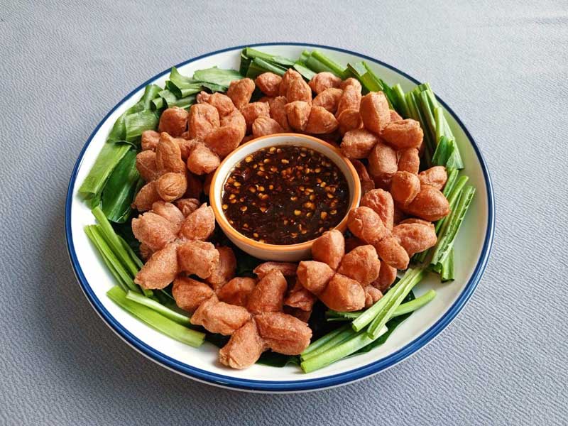 ไส้กรอกแดงทอด
