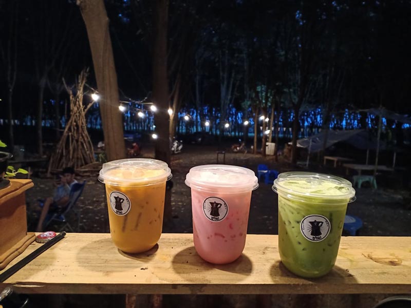 คาเฟ่ในสวนยาง