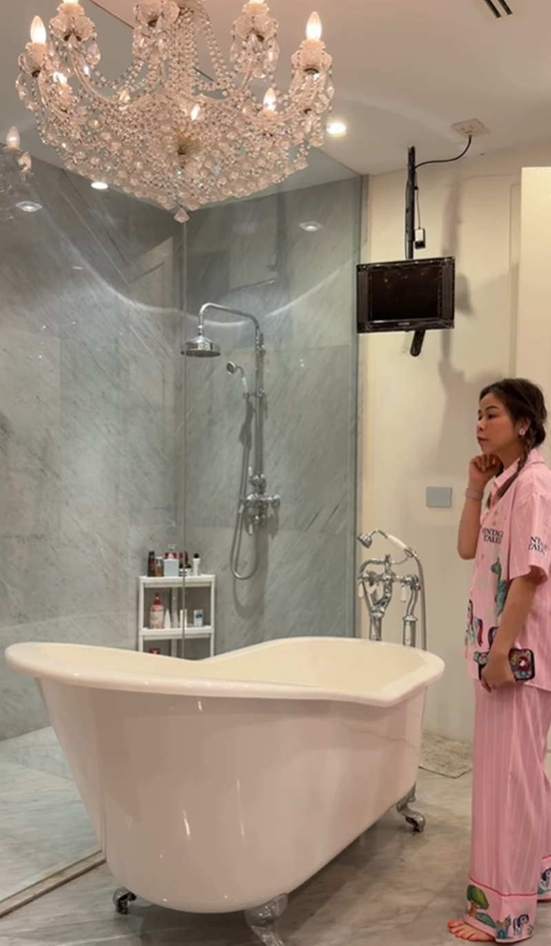 ห้องน้ำ พลอย ชวพร