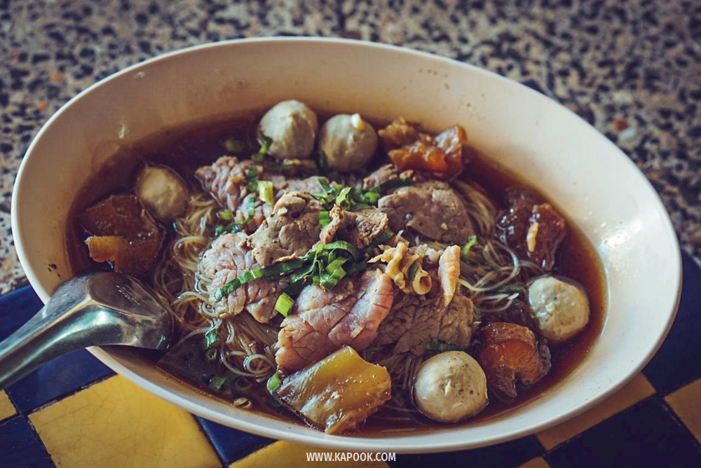 ตลาดหัวรอ อยุธยา