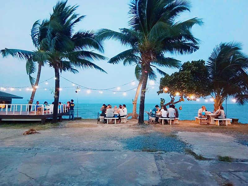 ร้านอาหารริมทะเล