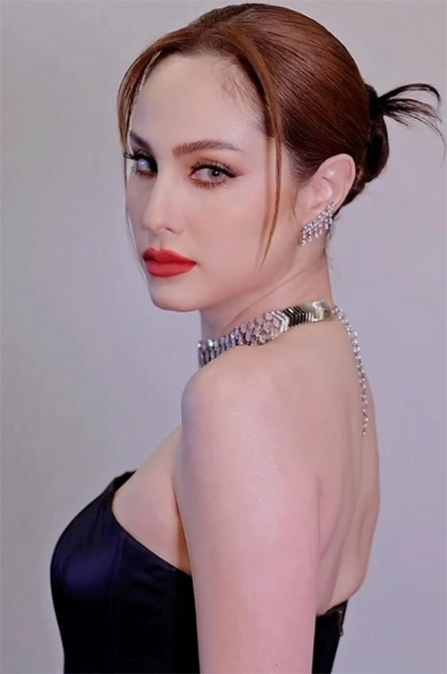 ขวัญ อุษามณี แต่งหน้า