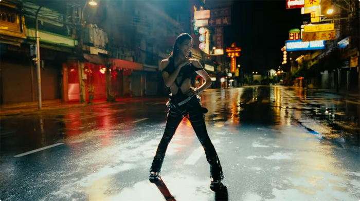 ลิซ่า ชุดใน ROCKSTAR