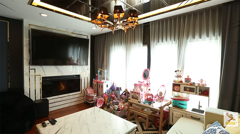 บ้าน ไฮโซข้าวโพด