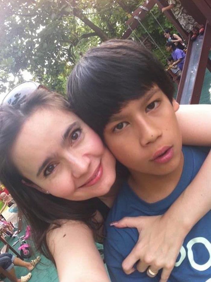 ย้อนภาพ ไอซ์ พาริส HBD คุณแม่หน้าสวยเป๊ะมาก