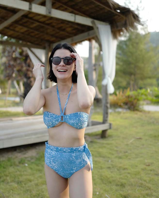 มัดหมี่ พิมดาว ใส่ทูพีซเที่ยวทะเล ปล่อยอารมณ์สุดชิลริมชายหาด  