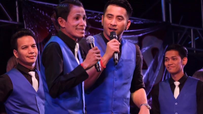 บอล เชิญยิ้ม โรเบิร์ต สายควัน