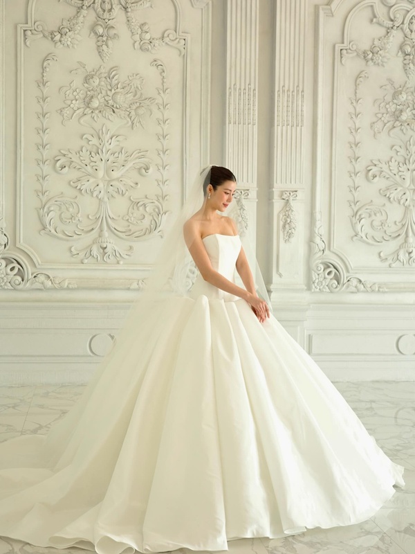 เอสเธอร์ สุปรีย์ลีลา สวมชุดเจ้าสาวสวยละมุน